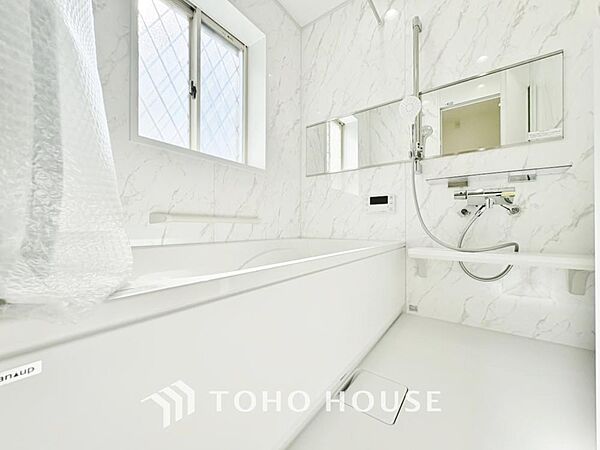 心地よいバスタイムを演出する浴室はゆとりあるサイズを採用。
