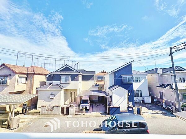 その豊かな眺望にふさわしい空間には、通風・採光にも優れ、心地よい光と風があふれています。