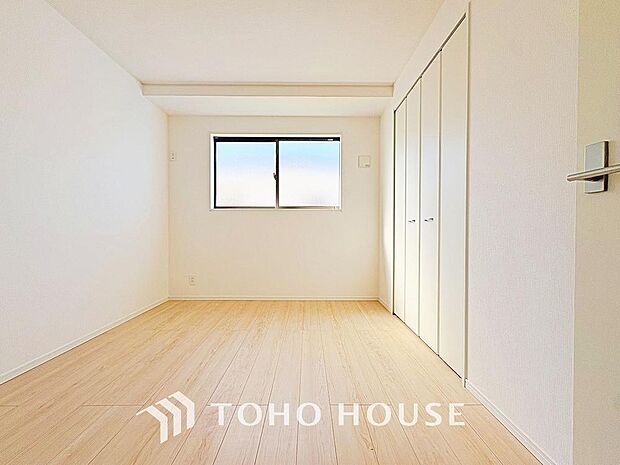 一日の疲れを癒やしてくれる主寝室。時を忘れて過ごす場所として過ごせるお部屋。