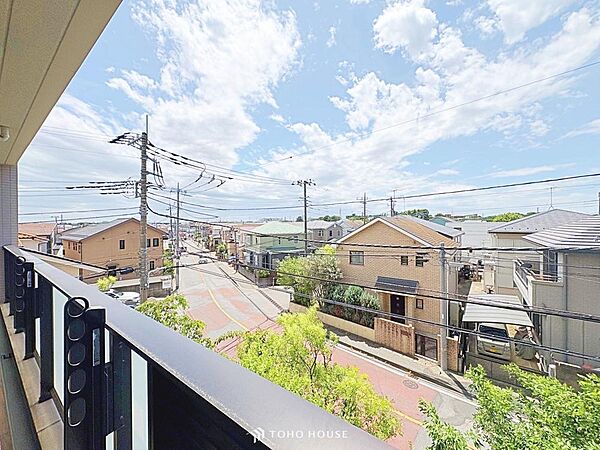 その豊かな眺望にふさわしい空間には、通風・採光にも優れ、心地よい光と風があふれています。
