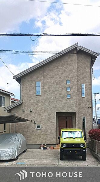 ゆったりとした駐車スペースを確保いたしましたので、大きめのお車でも駐車可能です。
