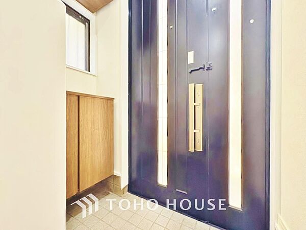 毎日みんなを見送り、そして迎え入れる場所だから。帰りたくなる家をテーマに設計した、自慢の玄関です。