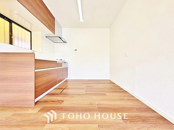 広々キッチンを採用。みんなで作った料理を召し上がりながらの会話は、どのような物になるのでしょうか。