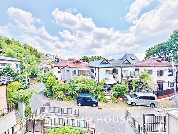その豊かな眺望にふさわしい空間には、通風・採光にも優れ、心地よい光と風があふれています。