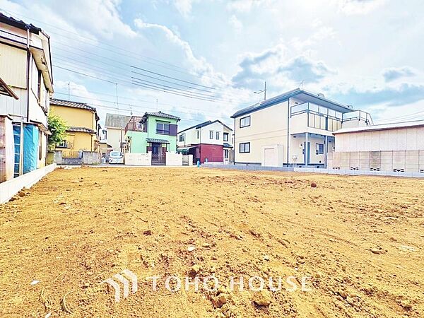 街並みの風景に包み込まれながら、瀟洒な印象も湛えて佇む邸宅を建築いたします。