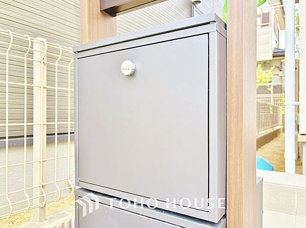 数字を回して施解錠できるダイヤルや暗証番号を設定するタイプなどがあり防犯効果が高まります。