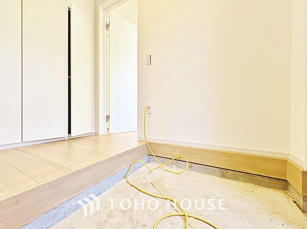 毎日みんなを見送り、そして迎え入れる場所だから。帰りたくなる家をテーマに設計した、自慢の玄関です。
