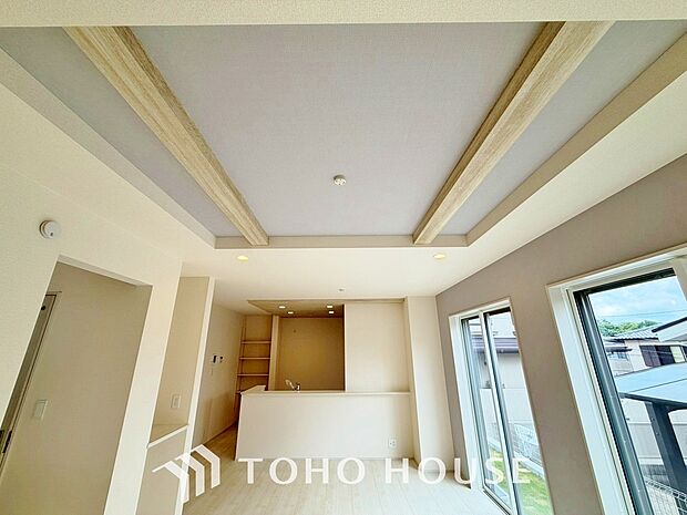 折り上げ天井にすると、天井が高くなることはもちろんおしゃれでより広い空間に!