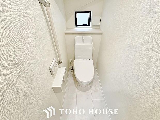 トイレには快適な温水洗浄便座付