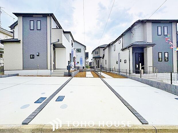 ゆったりとした駐車スペースを確保いたしましたので、大きめのお車でも駐車可能です。