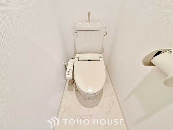 トイレには快適な温水洗浄便座付