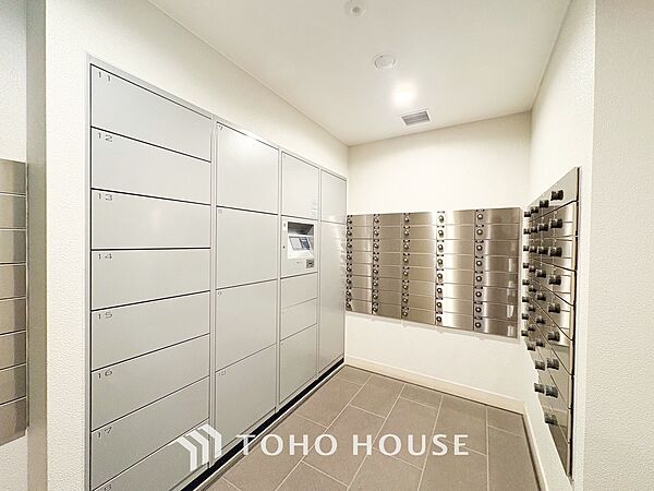 宅配ボックスは留守中でも宅配便の荷物が受け取れる為昼間の受け取りが困難な共働き世帯に需要が高い設備。
