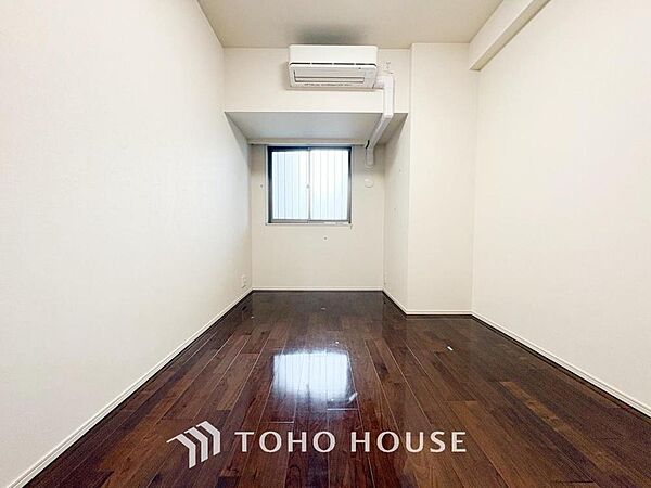 シンプルなお部屋は家具やファブリックが合わせやすいです。季節毎に模様替えをするのもいいですね。