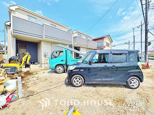 ゆったりとした駐車スペースを確保いたしましたので、大きめのお車でも駐車可能です。