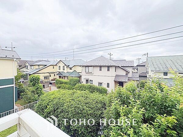 その豊かな眺望にふさわしい空間には、通風・採光にも優れ、心地よい光と風があふれています。