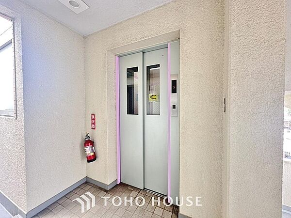 重い荷物などがあるときや、お子様をベビーカーで運ぶときなどに大変便利です。足腰の悪い方には欲しい設備です。