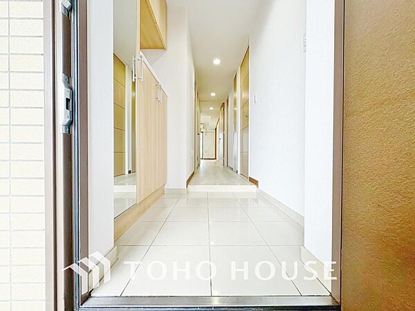 毎日みんなを見送り、そして迎え入れる場所だから。帰りたくなる家をテーマに設計した、自慢の玄関です。