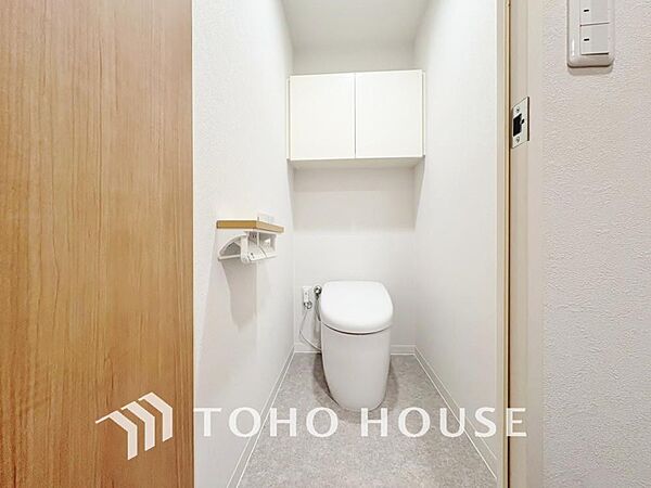 トイレには快適な温水洗浄便座付
