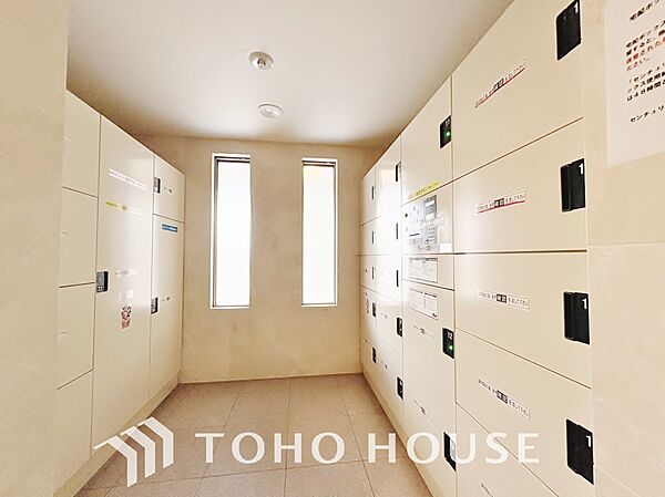 宅配ボックスは留守中でも宅配便の荷物が受け取れる為昼間の受け取りが困難な共働き世帯に需要が高い設備。