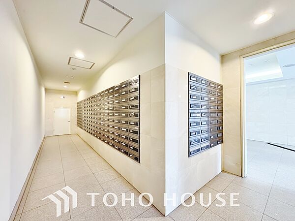 ポストは数字を回して施解錠できるダイヤルや暗証番号を設定するタイプなどがあり防犯効果が高まります。
