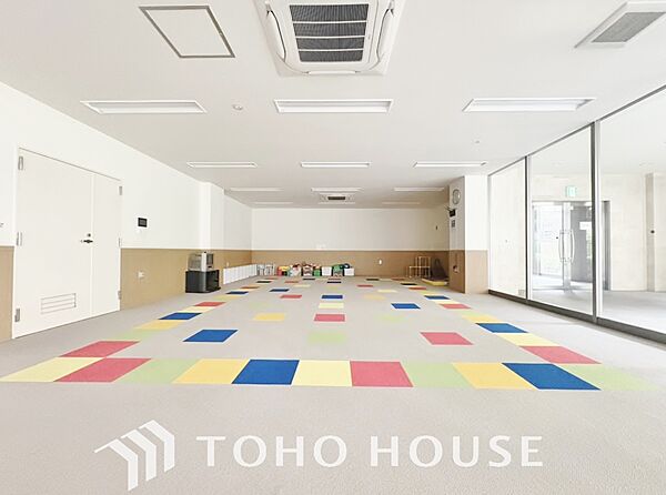 マンションなどで、就学前の小さな子どもを遊ばせるためにコミュニティスペースとして設けられるものです。