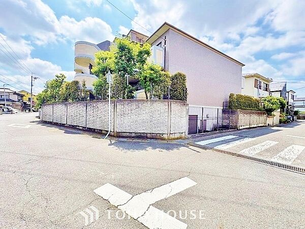 太陽に愛された邸は、陽当り通風に優れた魅力的で快適さを追求した邸宅です。