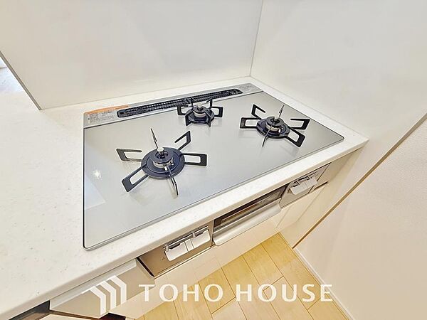毎日料理をする、料理が好き、家族が多くて量を作る必要がある、等の方々にとっては必須の3口コンロ。同時進行で効率アップはもちろん鍋を移動する回数が減り、無駄な動きを軽減することが出来ます。