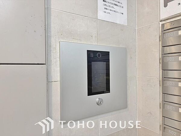 ホームセキュリティの最大のメリットは、24時間365日体制で住宅を監視し、空き巣や強盗などの犯罪を未然に防ぐ「抑止力」と、異常発生時に警備員が駆けつける「迅速な対応力」です。
