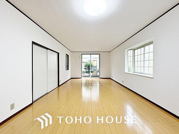 家族の暮らしに思いを馳せて、日常のワンシーンを表現したリビングダイニング。
