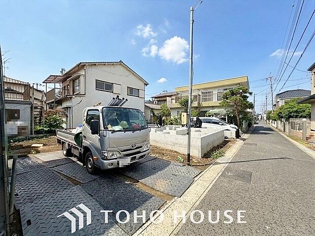 街並みの風景に包み込まれながら、瀟洒な印象も湛えて佇む邸宅を建築いたします。