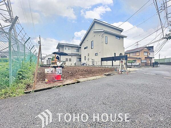 近隣の駐車場まで歩く必要がなく、子どもや高齢者がいる世帯は駐車場から自宅までの距離が短い方が便利です
