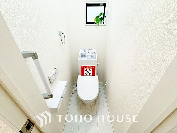 清潔な空間であって頂けますように、目に留まるだけではなく、汚れをふき取り易いフロアと壁紙をチョイス。