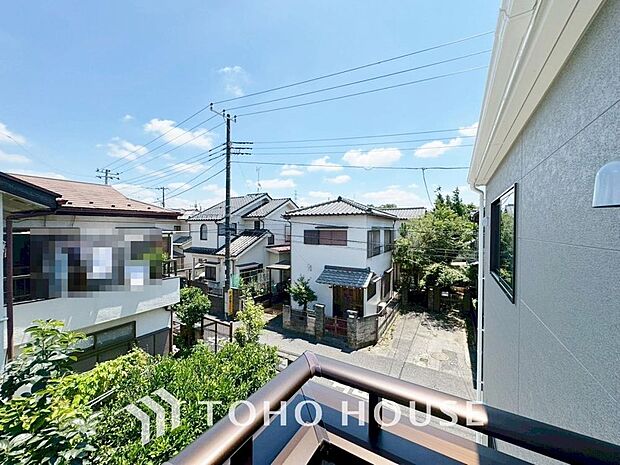 頬をなでる優しい風を感じることが出来るバルコニー。つい深呼吸をしたくなる気持ちの良い眺望です。