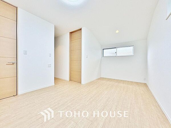 一日の疲れを癒やしてくれる主寝室。時を忘れて過ごす場所として過ごせるお部屋。