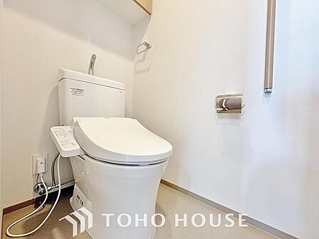 清潔な空間であって頂けますように、目に留まるだけではなく、汚れをふき取り易いフロアと壁紙をチョイス。
