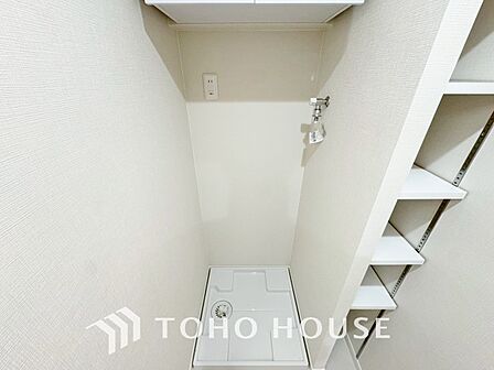 脱衣所内に洗濯機を置けるスペースを確保！ご家族のお洗濯物を洗う際にも大容量の洗濯機を置けて便利です。
