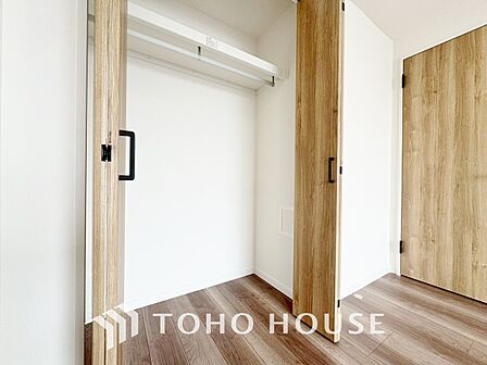 各居室にはクローゼットを完備し、家具の配置にも困らない設計がされており、採光と室内のバランスが絶妙です。