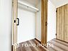 室内：各居室にはクローゼットを完備し、家具の配置にも困らない設計がされており、採光と室内のバランスが絶妙です。