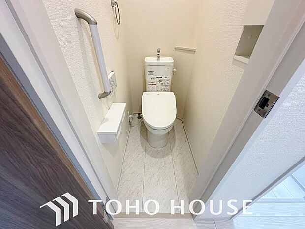 トイレには快適な温水洗浄便座付