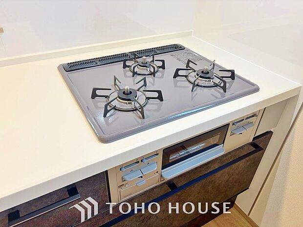 毎日料理をする、料理が好き、家族が多くて量を作る必要がある、等の方々にとっては必須の3口コンロ。同時進行で効率アップはもちろん鍋を移動する回数が減り、無駄な動きを軽減することが出来ます。