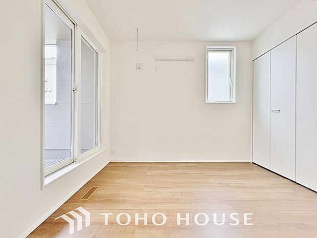 これからの新しいお部屋。ここにはどんな家具を置こう?自分好みのインテリアを考える時間も楽しいですね。