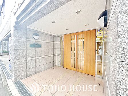 色合いも落ち着いた色を中心に構成され、重厚感のある雰囲気で居住者・来客者を迎えてくれます。