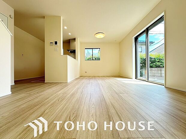 家族の暮らしに思いを馳せて、日常のワンシーンを表現したリビングダイニング。