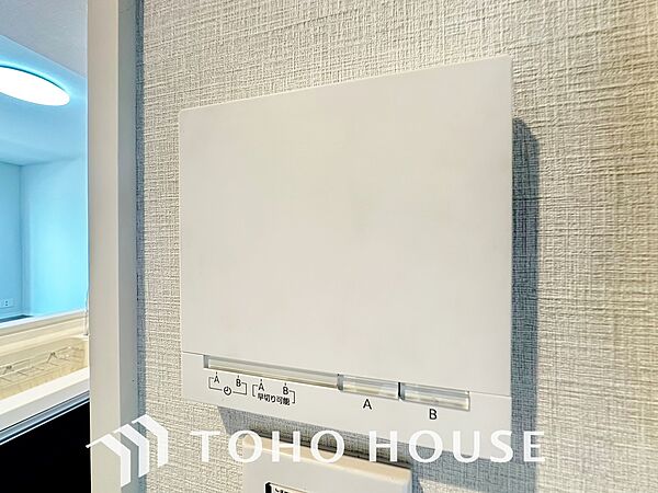 通気性や快適性を重視したリビングには、空気を汚さずに室内を快適な温度に保つ床暖房を完備しております。