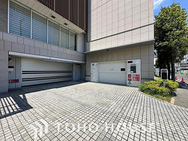 敷地内に駐車場があると、重い荷物を運ぶ距離も短くなる為、気軽に買い物を楽しめるのではないでしょうか。