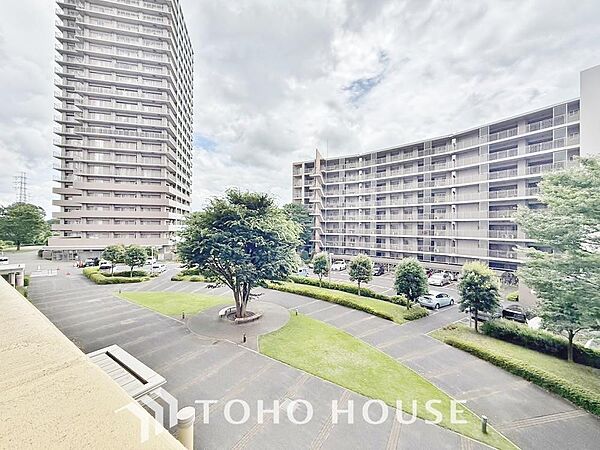 その豊かな眺望にふさわしい空間には、通風・採光にも優れ、心地よい光と風があふれています。