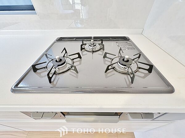 毎日料理をする、料理が好き、家族が多くて量を作る必要がある、等の方々にとっては必須の3口コンロ。