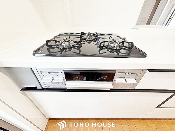 毎日料理をする、料理が好き、家族が多くて量を作る必要がある、等の方々にとっては必須の3口コンロ。