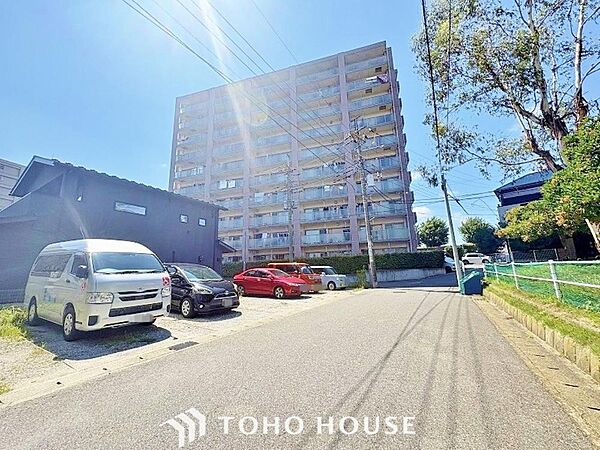 太陽に愛された邸は、陽当り通風に優れた魅力的で快適さを追求した邸宅でした。