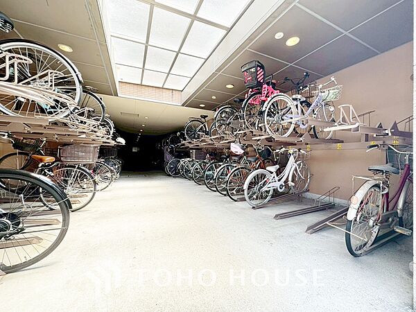 屋内駐輪場は雨で自転車が濡れることがなく、悪天候からご自身の自転車を守ることが出来ます。